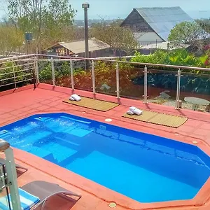 La Revista Con Piscina Privada Сasa de vacaciones